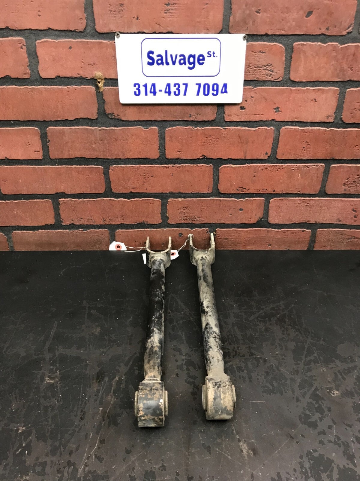 Dodge Charger/Chrysler 300 Rear Lower Suspension Control Arm LH & RH Side Set