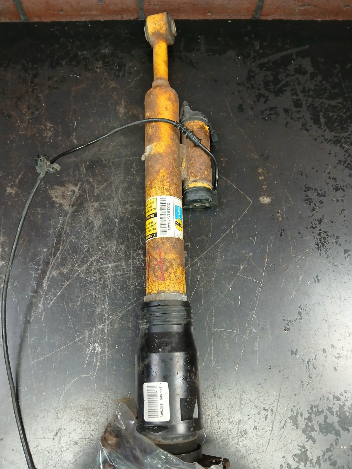 2013-2022 Dodge Challenger Rear Passenger RH Shock Absorber Strut 05181576ad