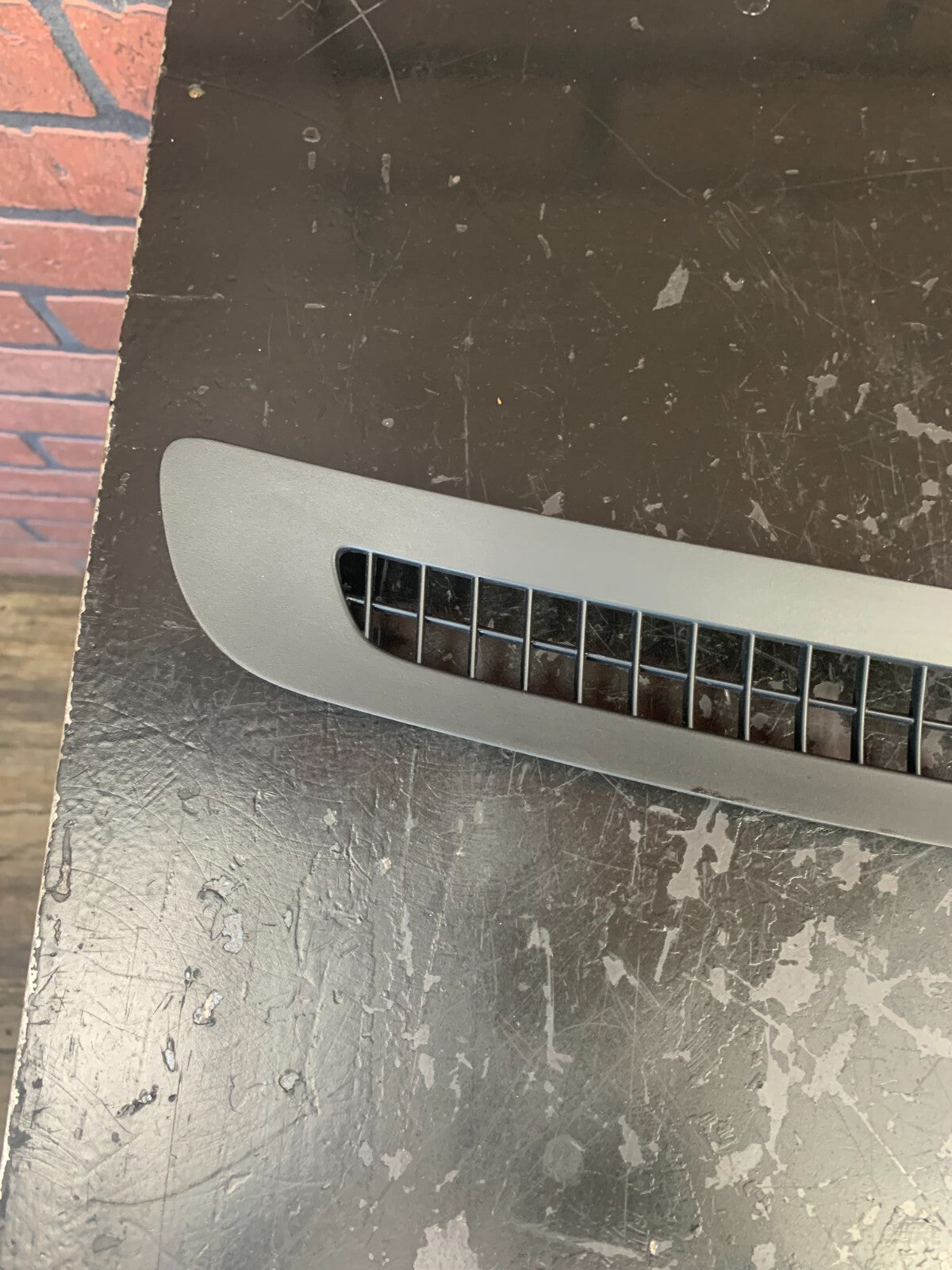 2014-2022 JEEP GRAND CHEROKEE UPPER DASH DEFROSTER GRILLE PANEL VENT OEM