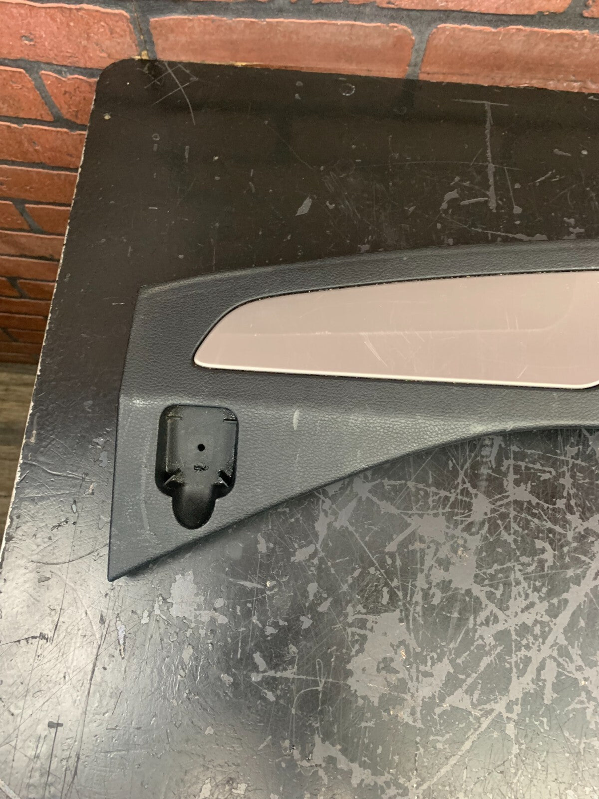 2015-2018 JEEP GRAND CHEROKEE REAR CARGO FLOOR SILL PLATE OEM I01049070BLR