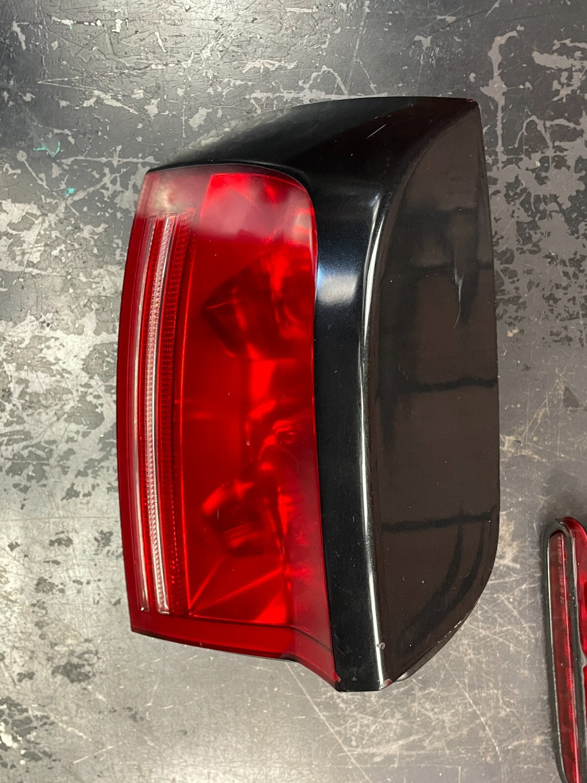 2006-2008 Dodge Charger Taillights Center Rear Brake Light 5174406AA 5174407AA