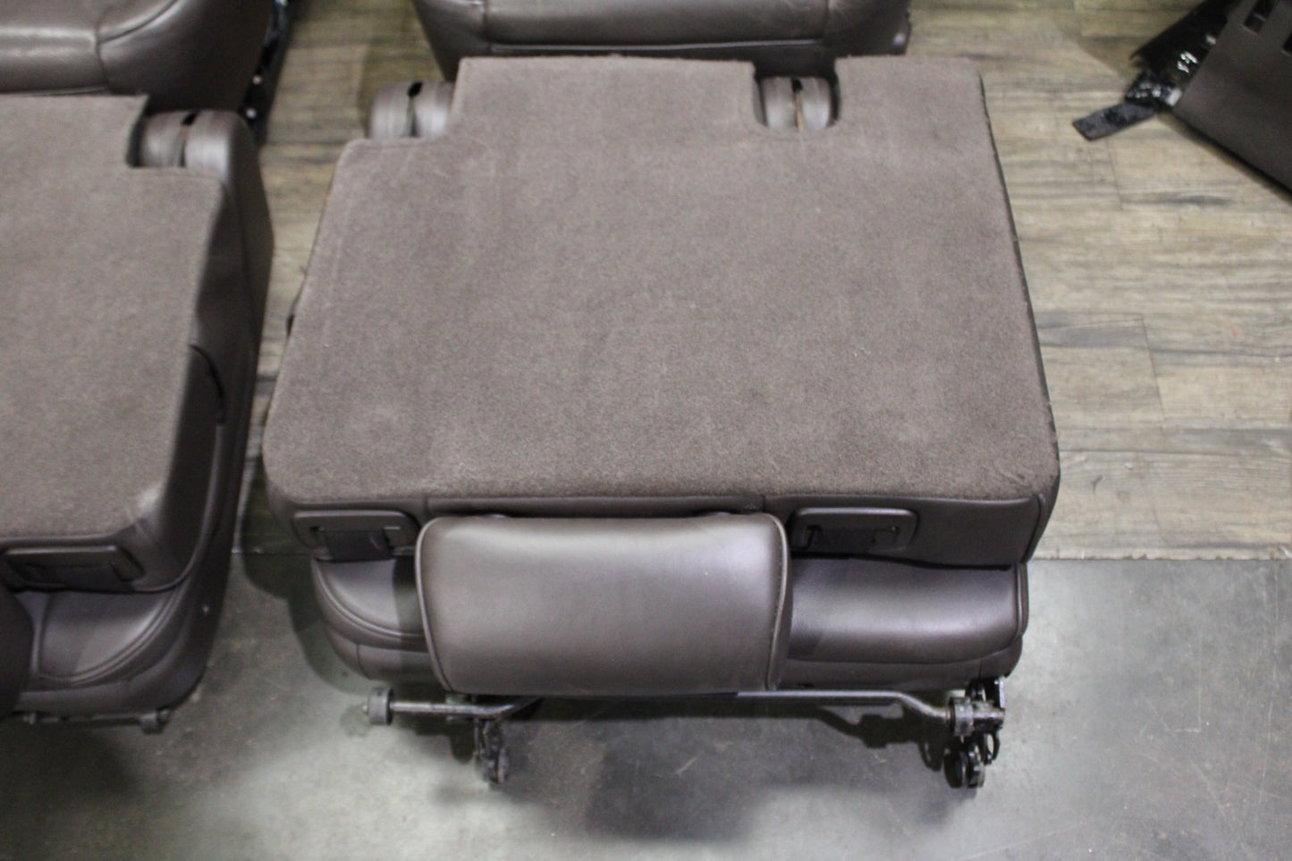 2010-2011 Cadillac Escalade Complete Full Front Rear Seat Set Brown Leather OEM