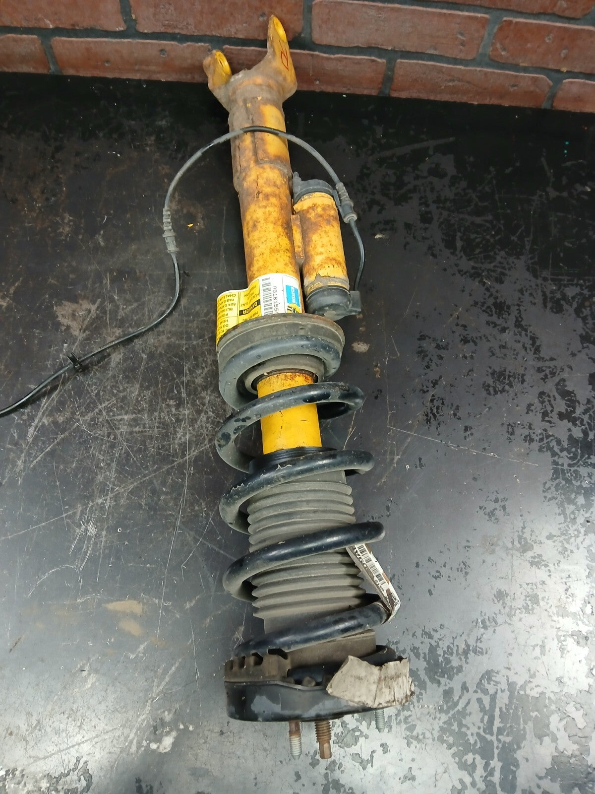 2012-2021 Dodge Challenger Front Passenger RH Shock Absorber Strut 05181554af