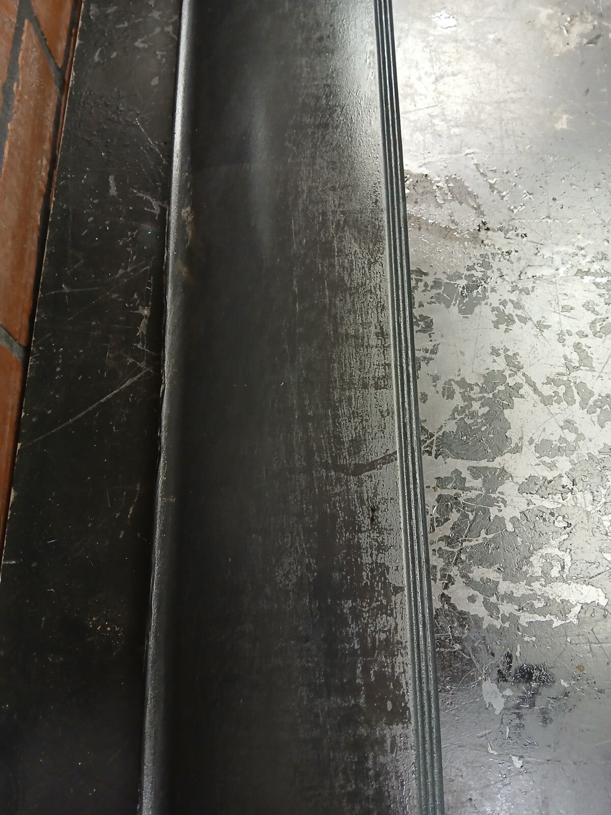 2008-2014 Dodge Challenger Passenger RH Side Skirt Rocker Molding 05028798ah
