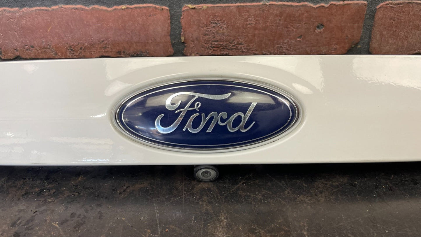 2013-2016 FORD ESCAPE TRUNK LID TAILGATE TRIM PANEL MOLDING W CAMERA WHITE