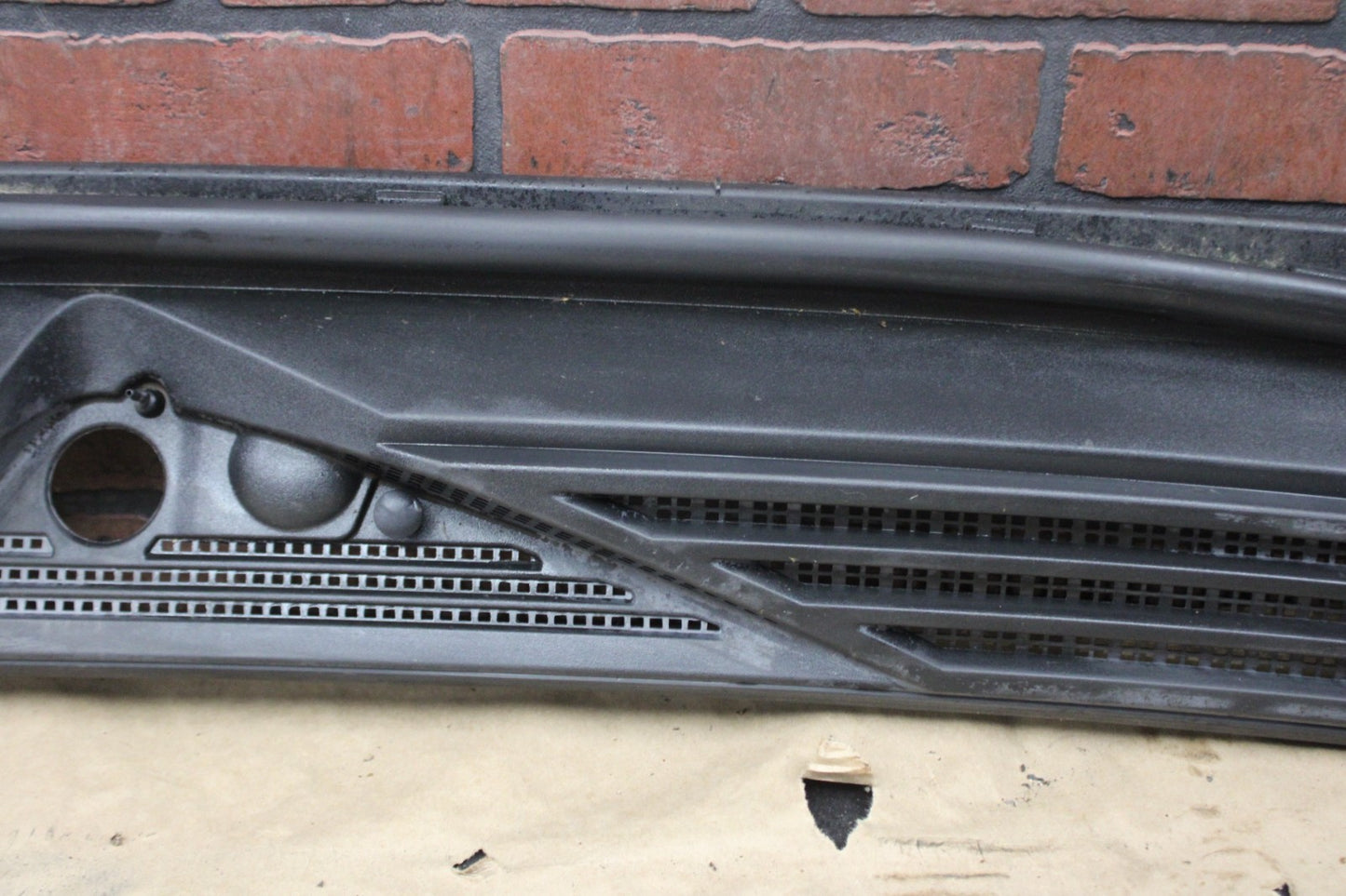 2007-2014 Cadillac Escalade Front Windshield Wiper Defroster Cowl Panel Molding