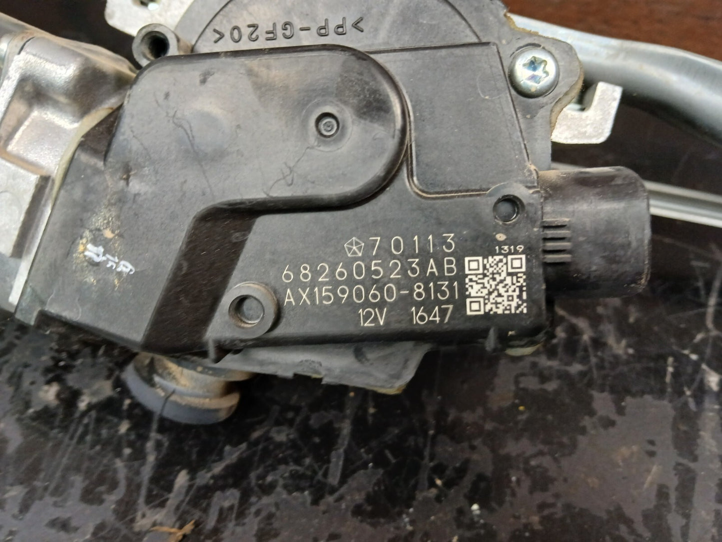2016-2021 Jeep Grand Cherokee Front Windshield Wiper Motor Linkage 68260523ab