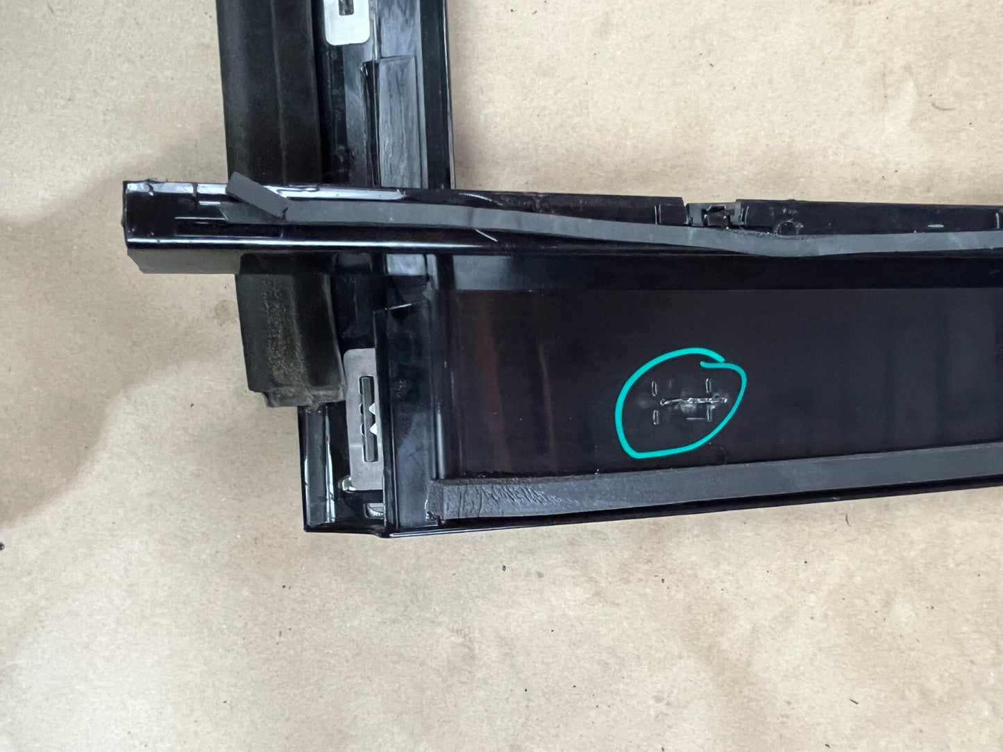 2008-2014 Cadillac Escalade Front Passenger RH Side Door Window Molding Trim