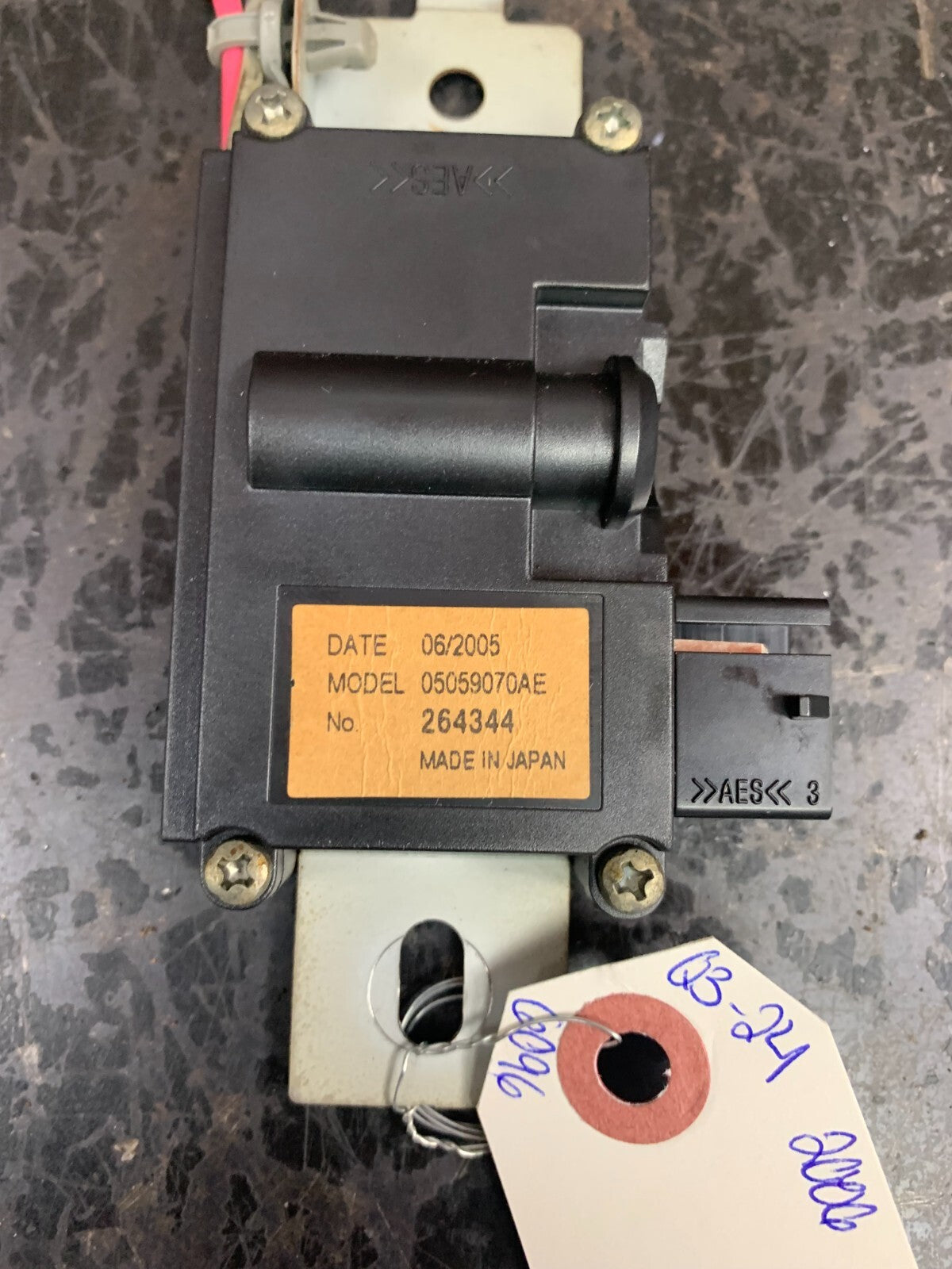 2006 Chrysler 300 Radio Stereo Antenna Module Amplifier OEM 5059070AE