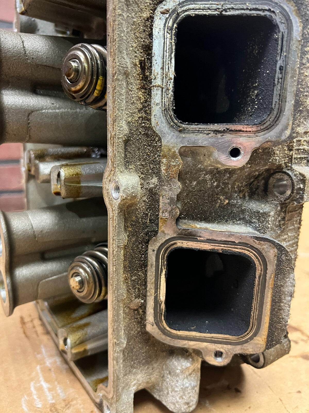 06-10 Dodge Magnum 6.1l Hemi SRT8 OEM Driver Side Cylinder Head Great Condition