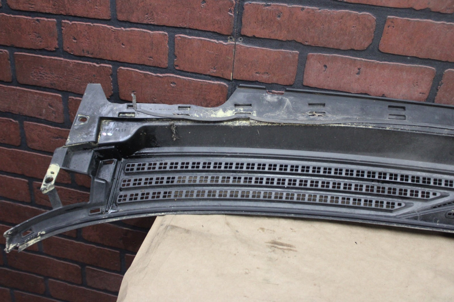 2007-2014 Cadillac Escalade Front Windshield Wiper Defroster Cowl Panel Molding