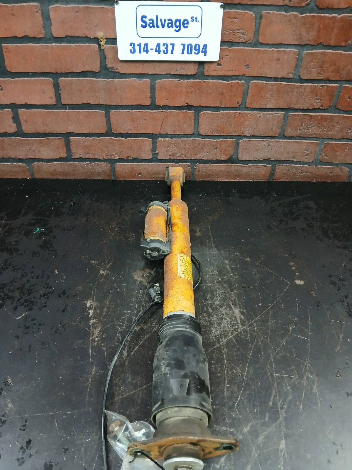 2013-2022 Dodge Challenger Rear Passenger RH Shock Absorber Strut 05181576ad