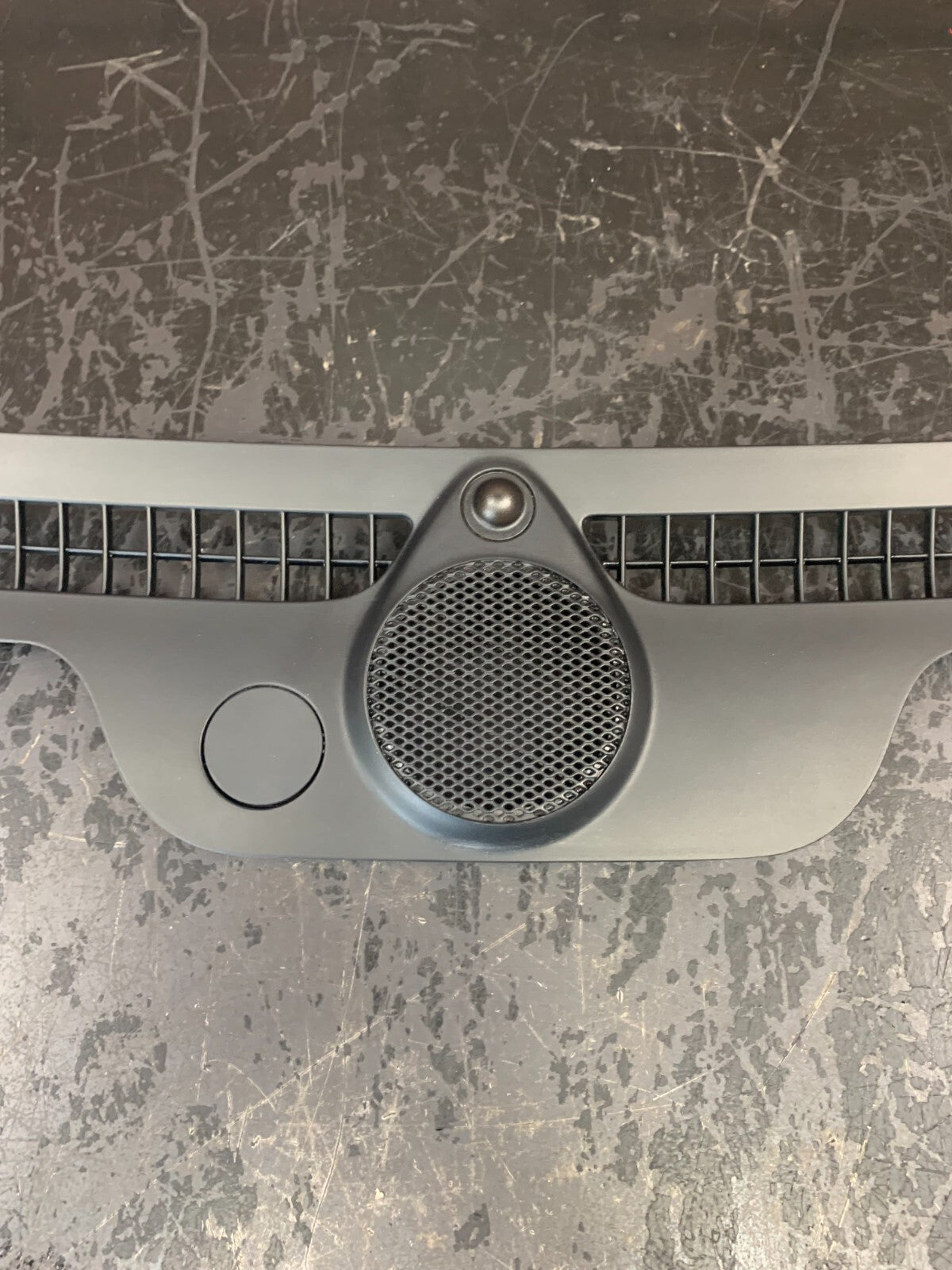 2014-2022 JEEP GRAND CHEROKEE UPPER DASH DEFROSTER GRILLE PANEL VENT OEM