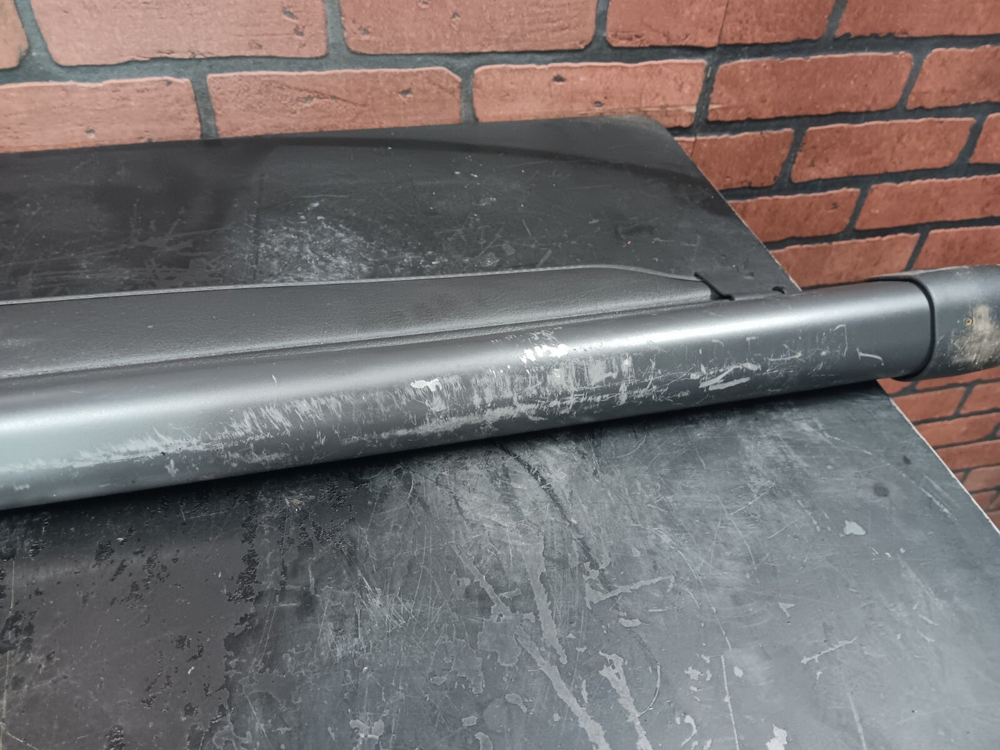2005-2010 Jeep Grand Cherokee SRT8 Retractable Cargo Cover Security Shade Black