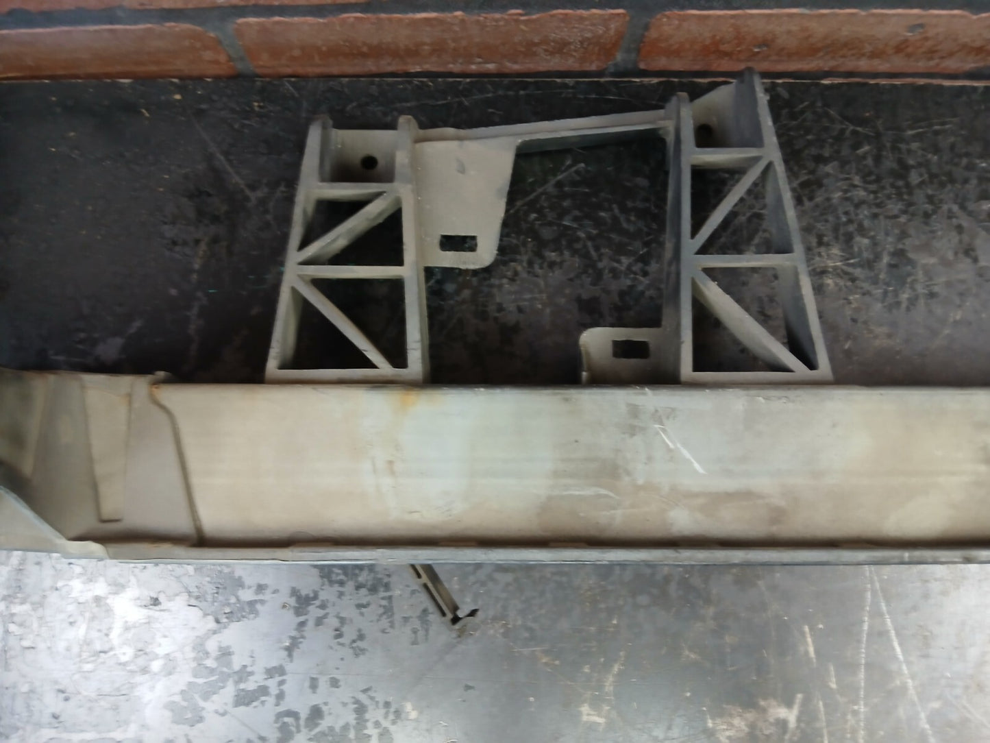 2005-2010 300 Charger Front Radiator Support Cross Member 05139179af 04578405aa