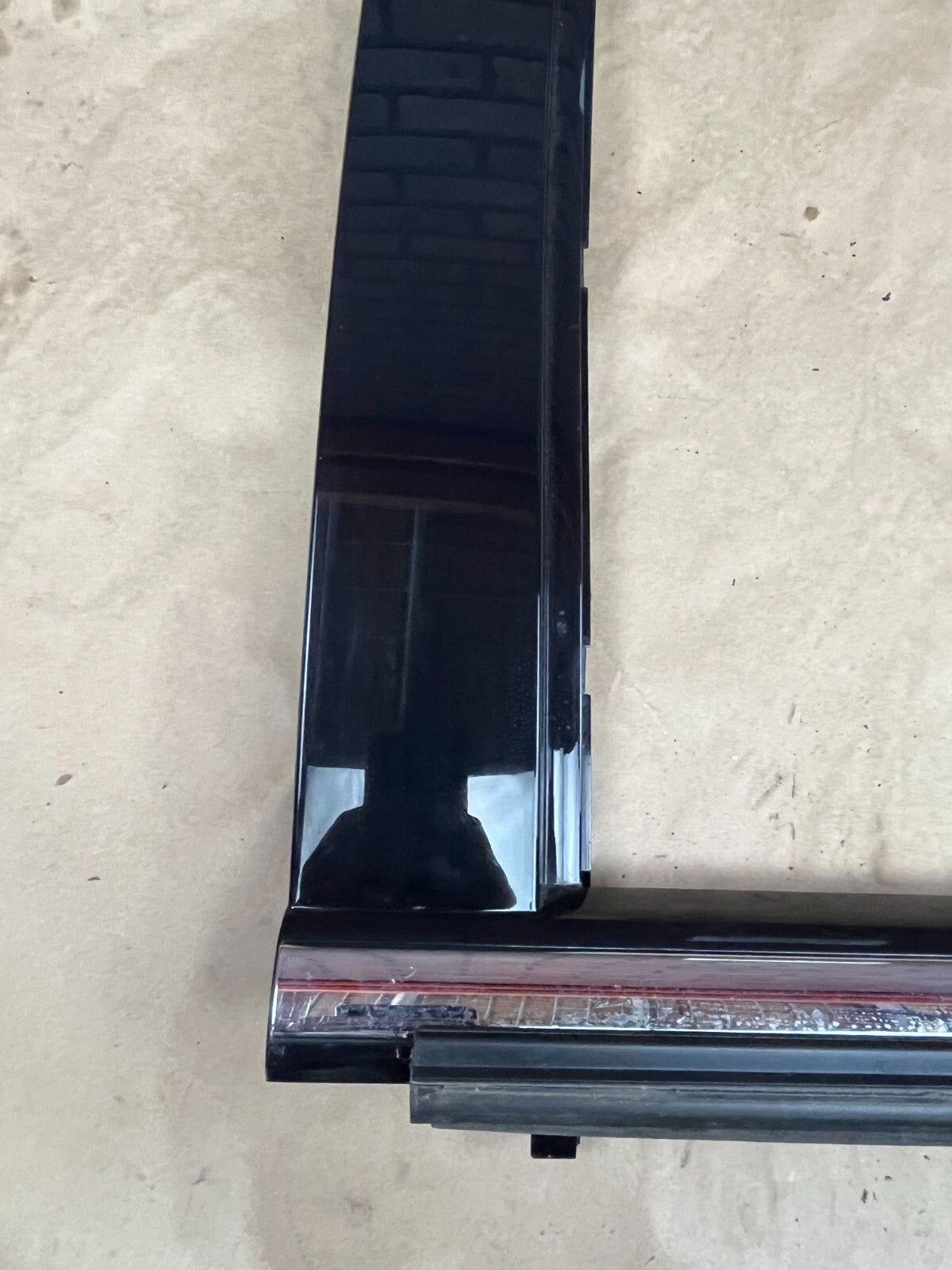 2008-2014 Cadillac Escalade Front Passenger RH Side Door Window Molding Trim