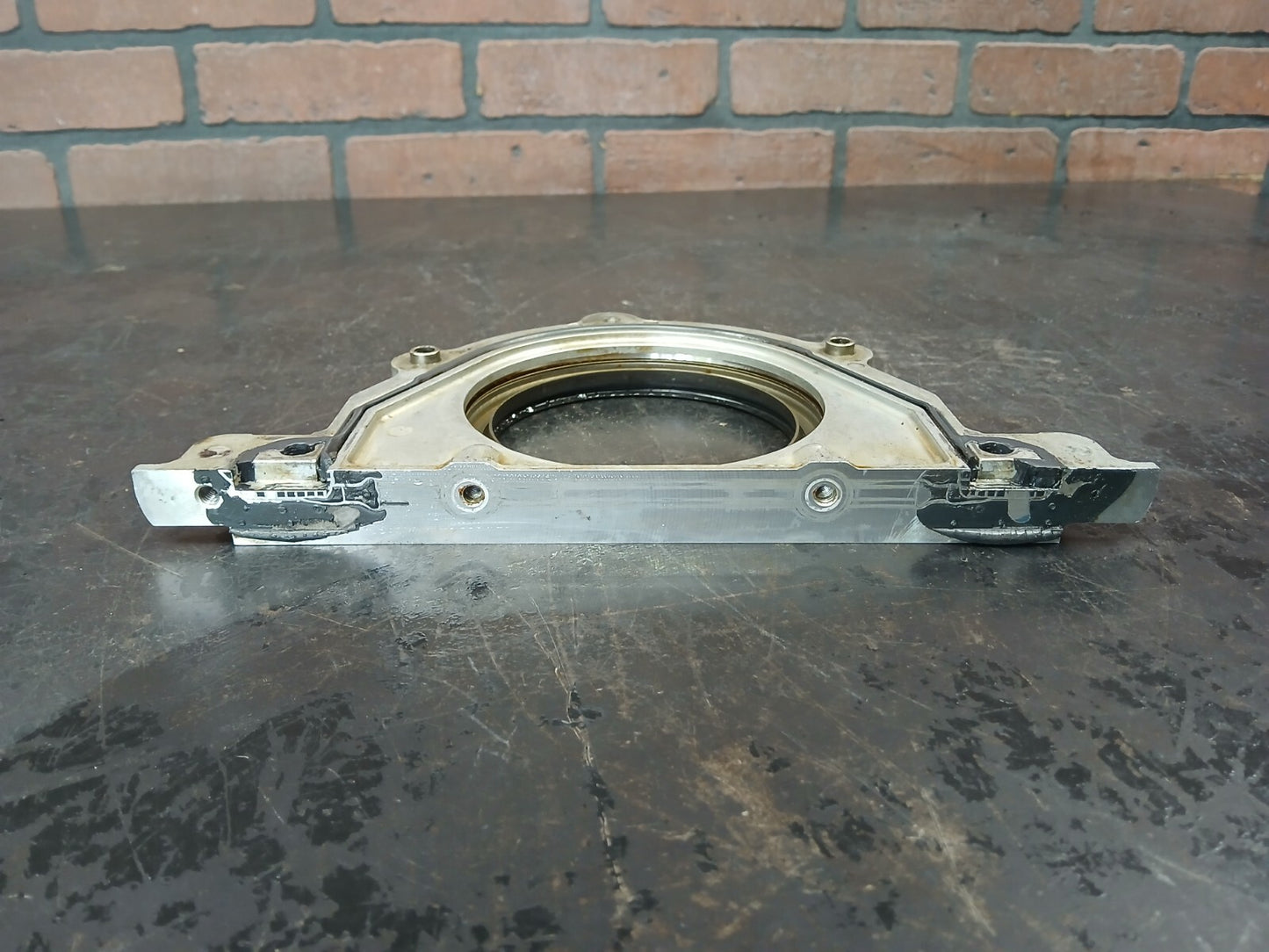 6.4/5.7 Engine Rear Main Crankshaft Oil Seal Housing Cover Plate 53021337ab