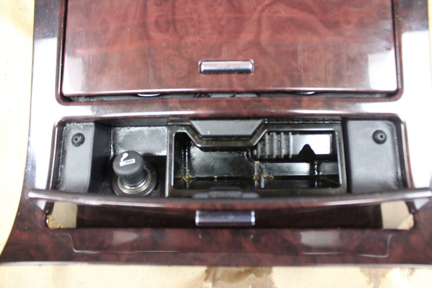 07-14 Cadillac Escalade Center Console Bezel Cup Holder Panel Assembly Ruby Burl