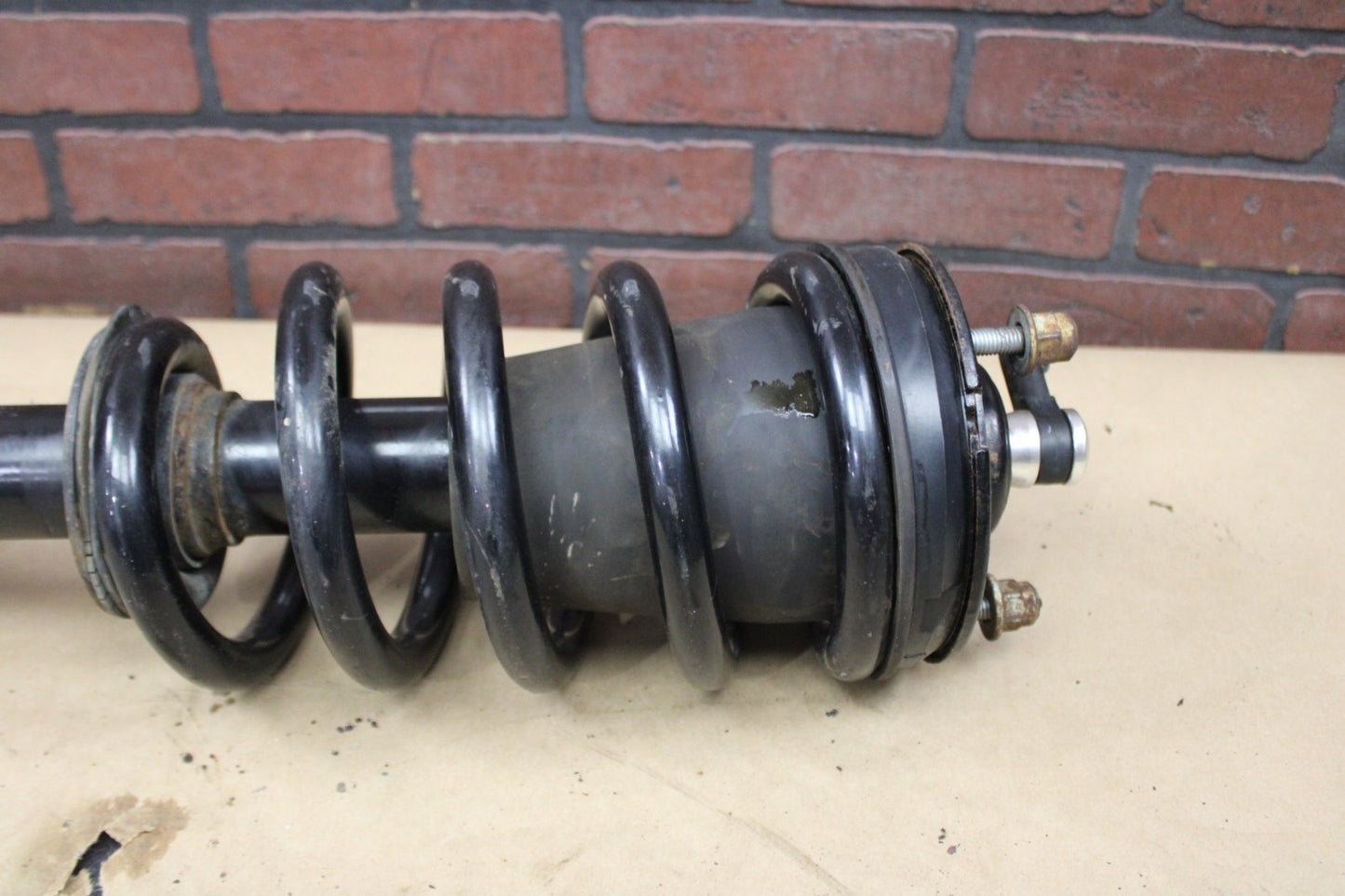 07-14 Cadillac Escalade Front Driver Side Suspension Shock Absorber Strut 151k