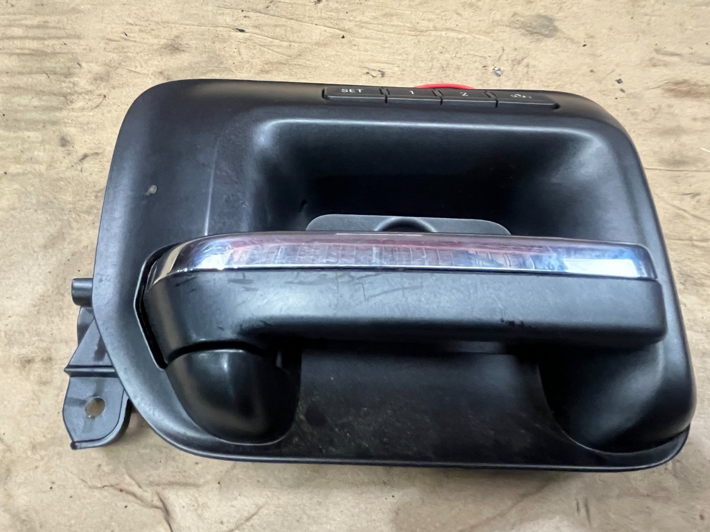 2014-2019 Sierra 1500 OEM Left Front Interior Door Handle W/ Memory Seat 3031144