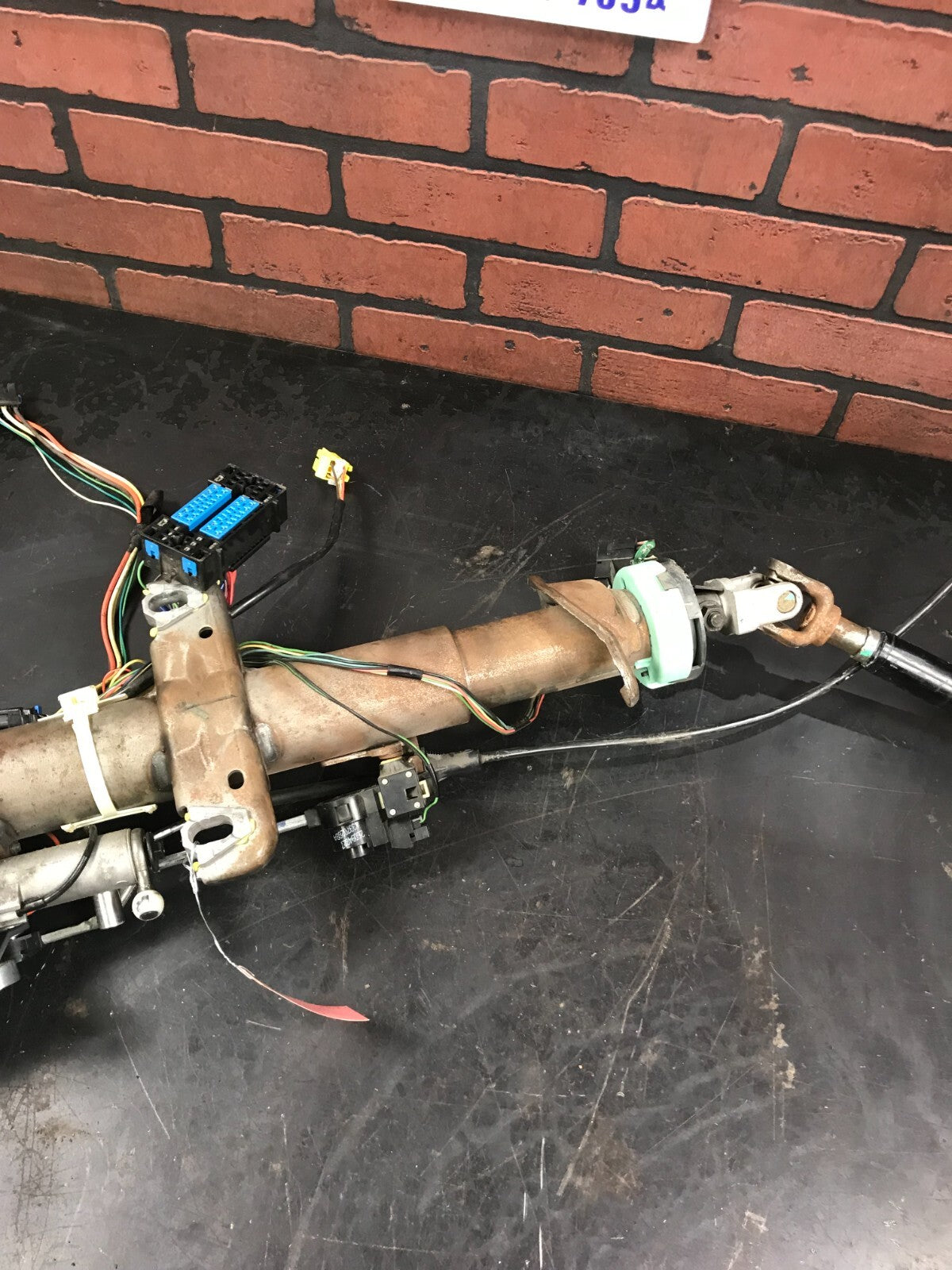 2002 Cadillac Escalade Steering Column Assembly 26115838