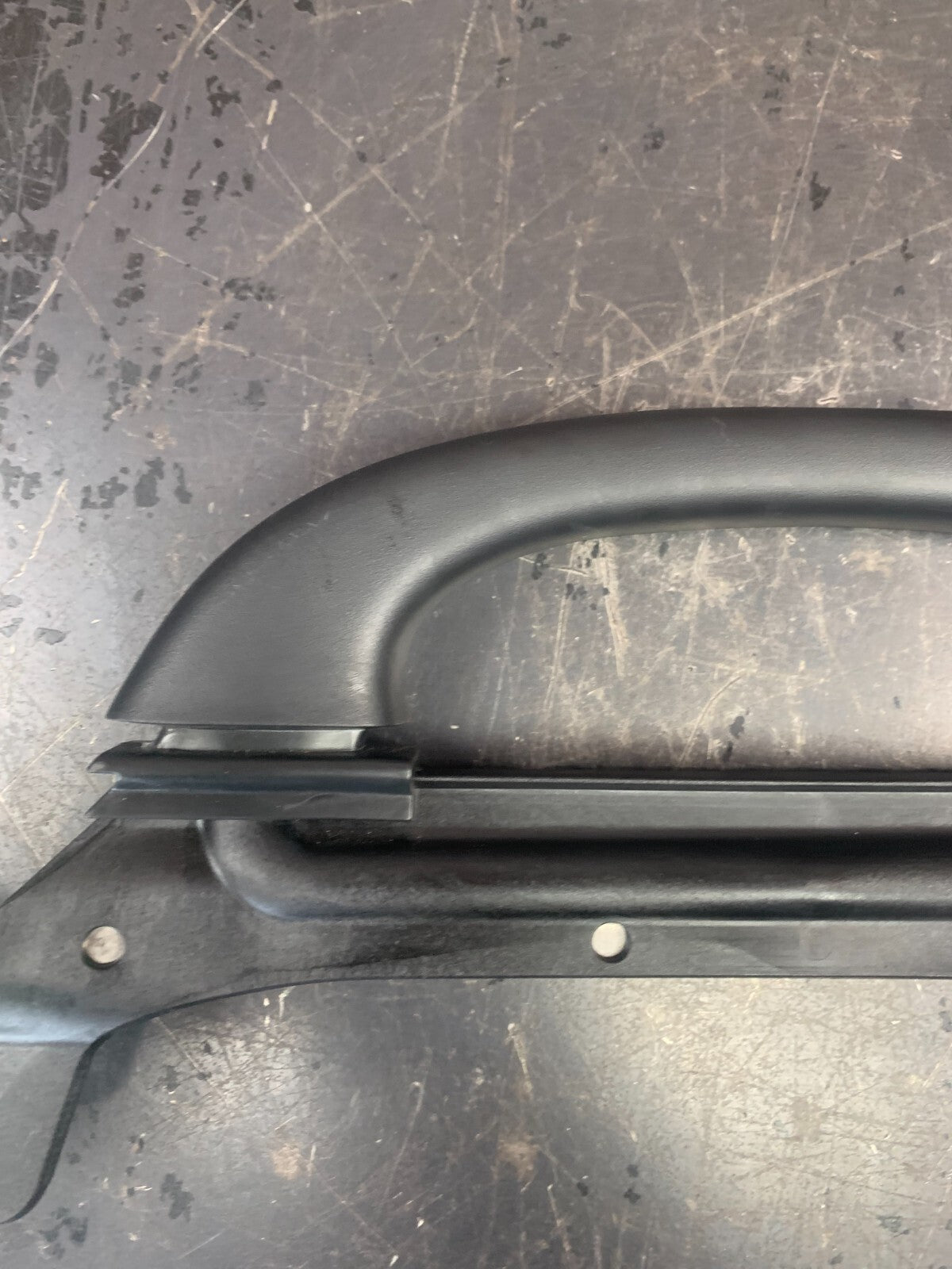 2016-2021 JEEP GRAND CHEROKEE CENTER RIGHT SIDE B PILLAR GRAB GRIP HANDLE OEM