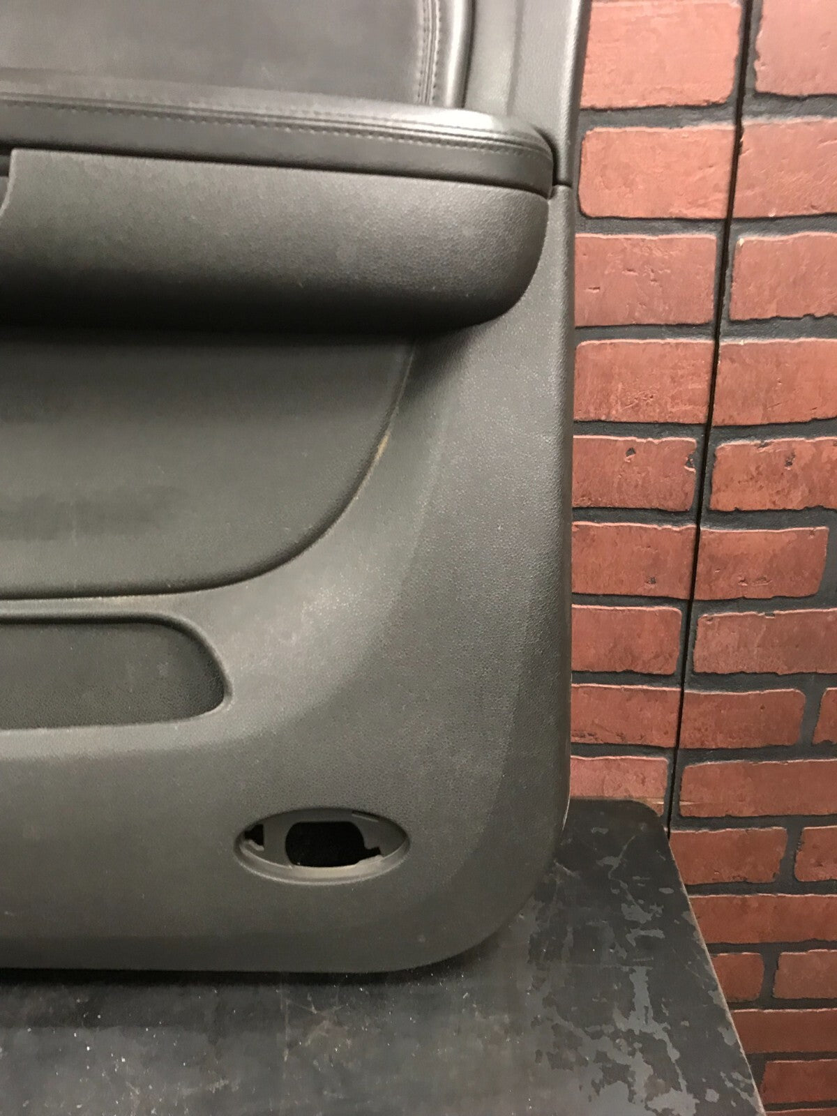 2007-08 GMC Yukon Denali XL Front Passenger RH Side Interior Door Panel 2578010
