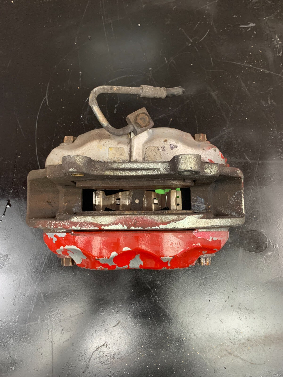 JEEP SRT 8 FRONT RH SIDE BREMBO BRAKE OEM USED, PAINT IS PEELING.
