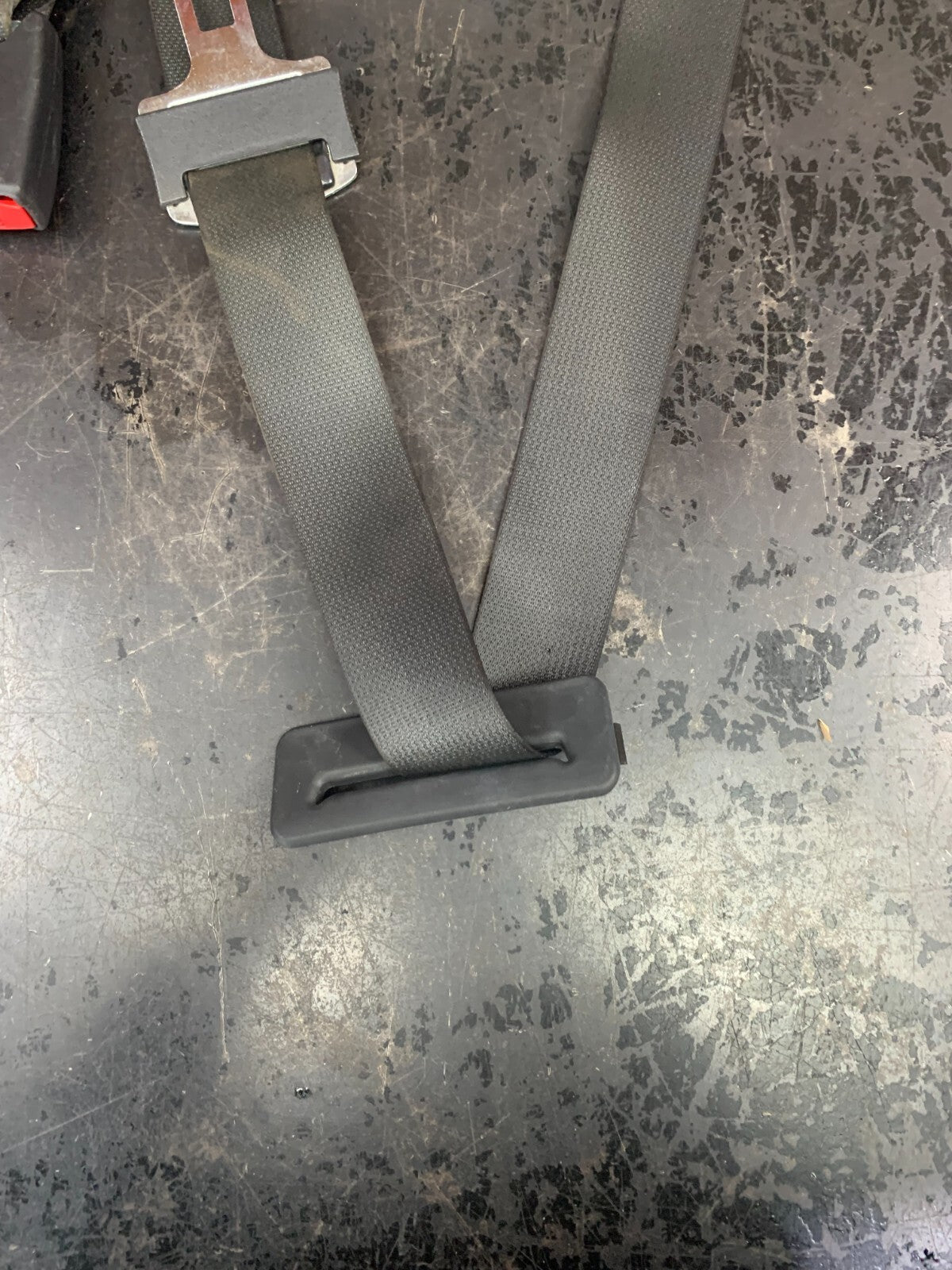 2005-2008 DODGE CHARGER/CHRYSLER 300 REAR CENTER SEAT BELT RETRACTOR P1BY501DVAD