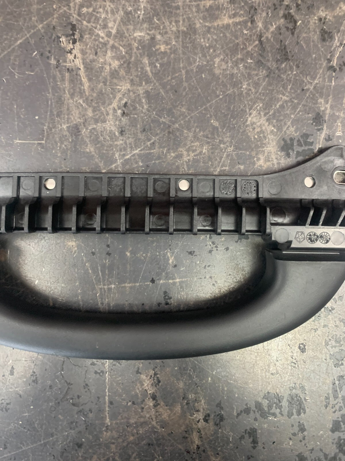 2016-2021 JEEP GRAND CHEROKEE CENTER RIGHT SIDE B PILLAR GRAB GRIP HANDLE OEM