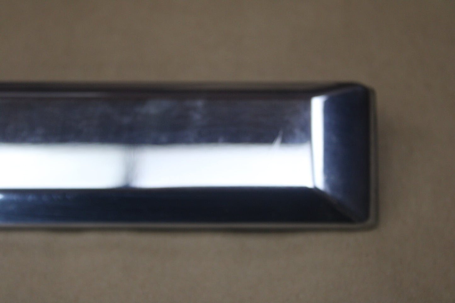 05-10 JEEP GRAND CHEROKEE SRT8 OEM REAR RIGHT CHROME MOLDING TRIM 55156846AC