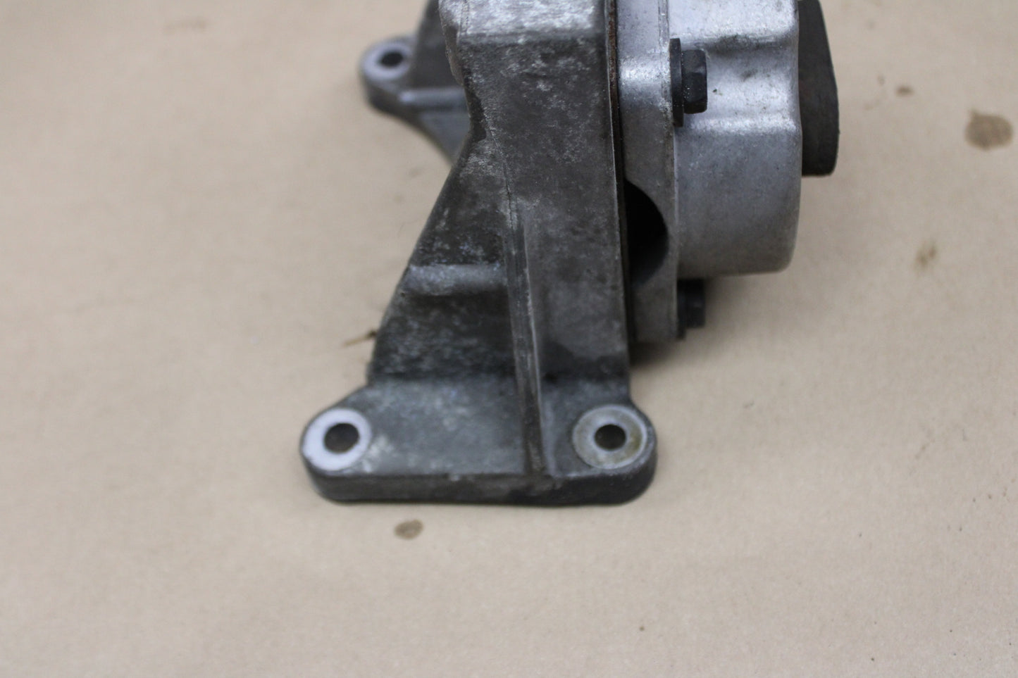 2008-2014 DODGE CHALLENGER SRT8 OEM AUTO TRANSMISSION CROSS MEMBER BRACKET MOUNT