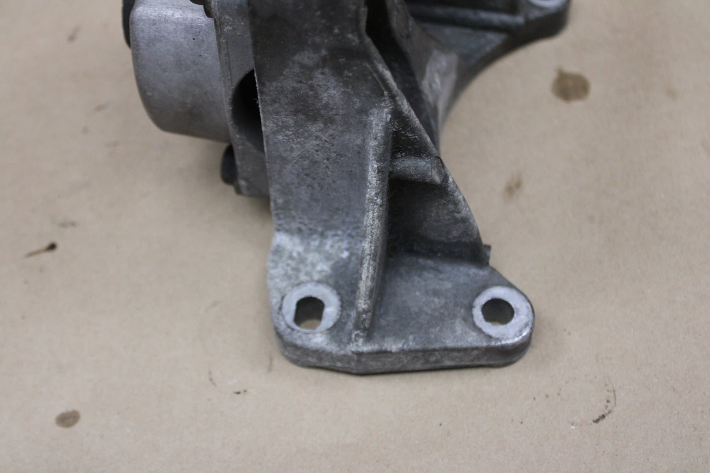 2008-2014 DODGE CHALLENGER SRT8 OEM AUTO TRANSMISSION CROSS MEMBER BRACKET MOUNT