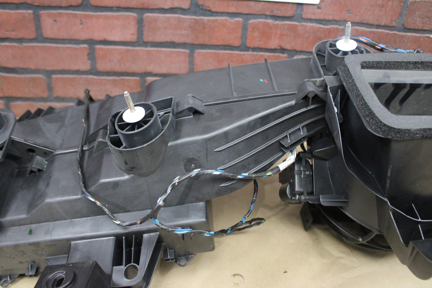 2005-2006 Chrysler 300C Dodge Charger 5.7 6.1 A/C HEATER CORE VENT HOUSING BOX