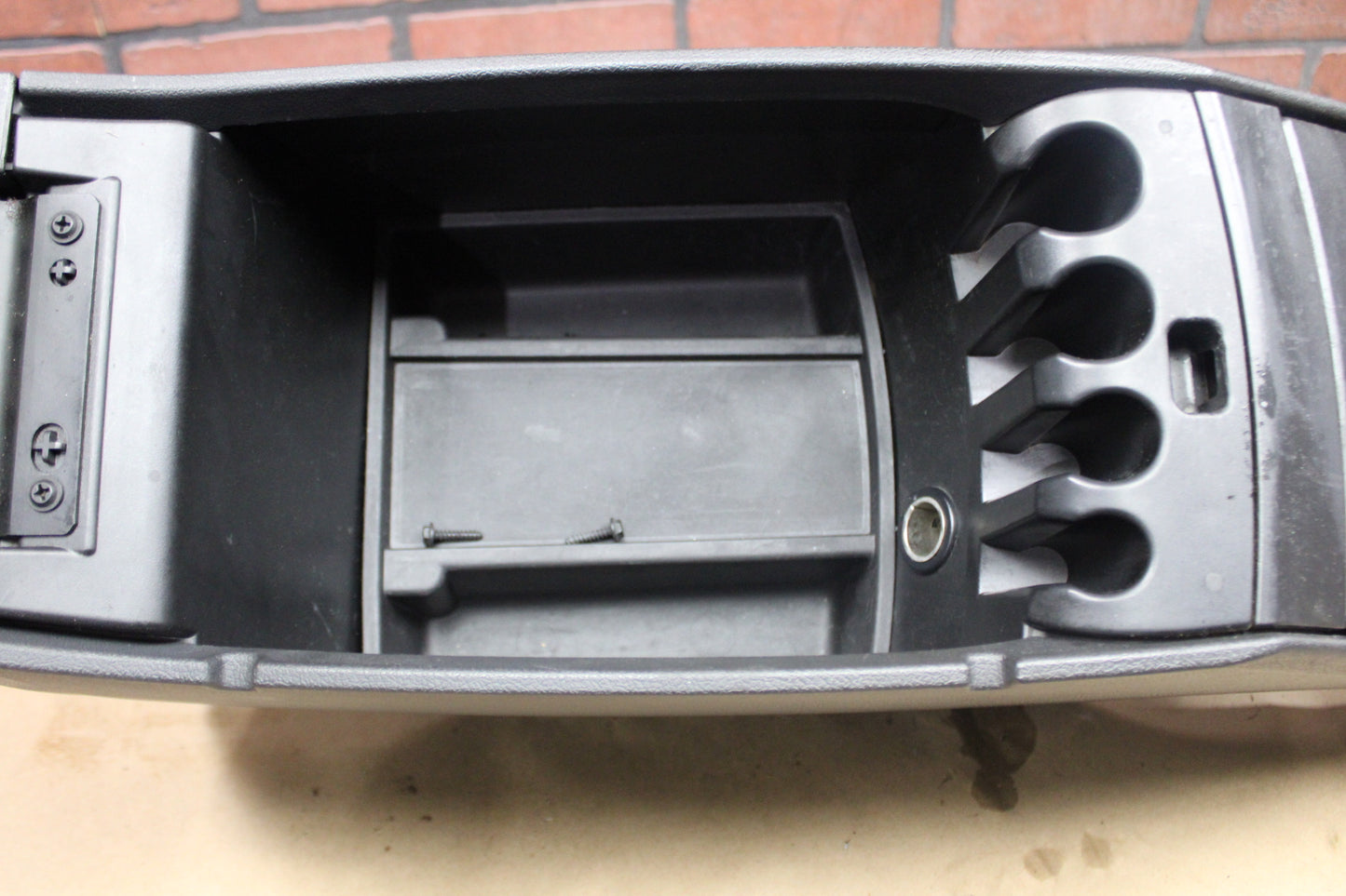 2006 Chrysler 300 SRT8 OEM Floor Center Console Assembly w/ Lid