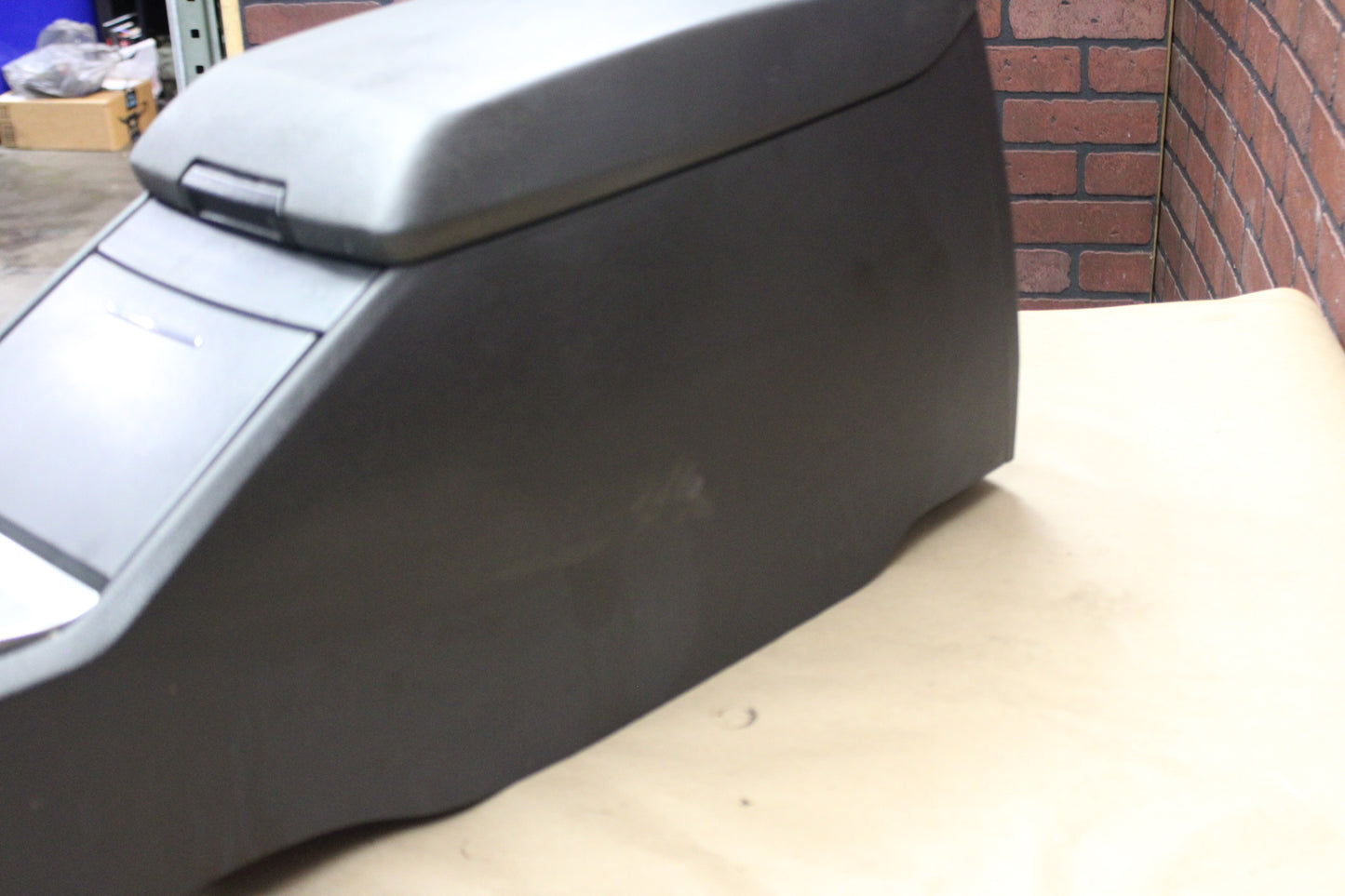 2006 Chrysler 300 SRT8 OEM Floor Center Console Assembly w/ Lid