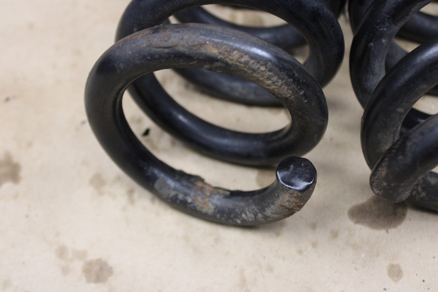 2005-2010 Chrysler 300 Dodge Magnum SRT8 Rear Coil Springs Pair