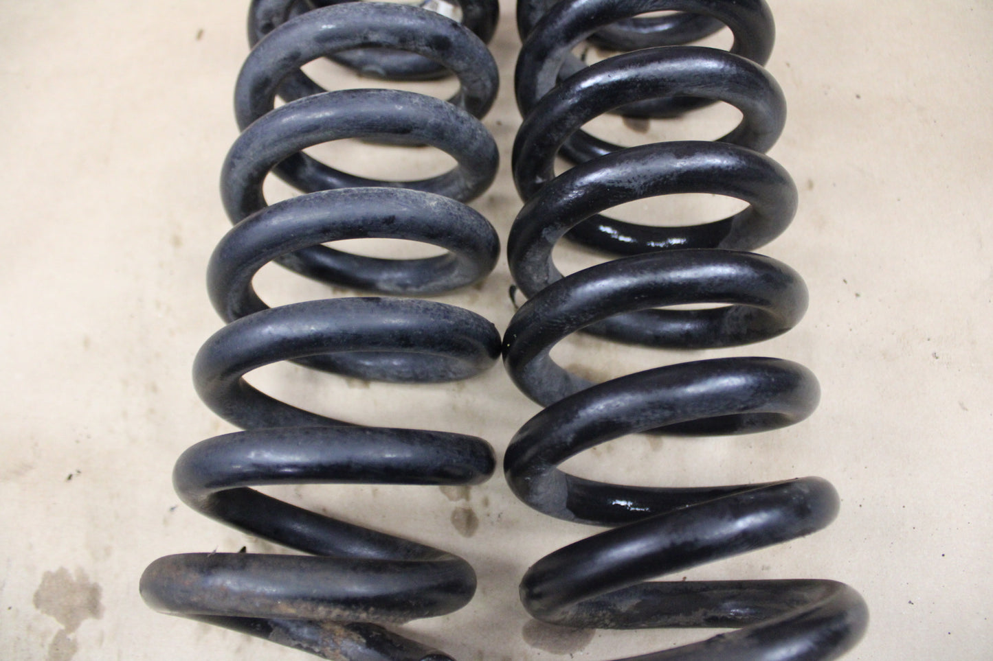2005-2010 Chrysler 300 Dodge Magnum SRT8 Rear Coil Springs Pair