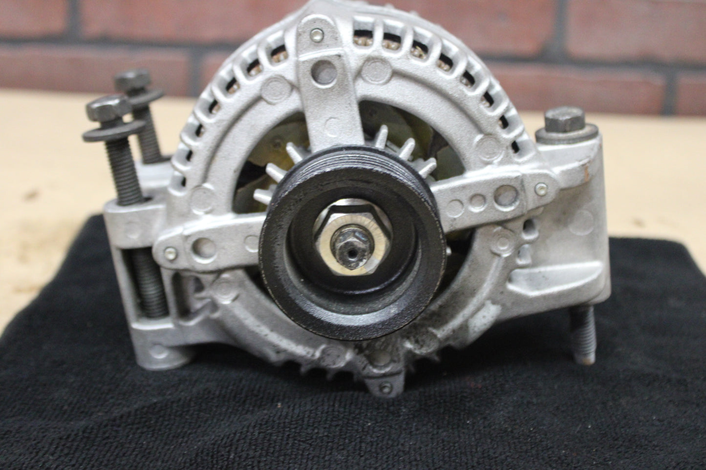 05-07 Chrysler 300 Dodge Charger Magnum Engine Alternator Replacement