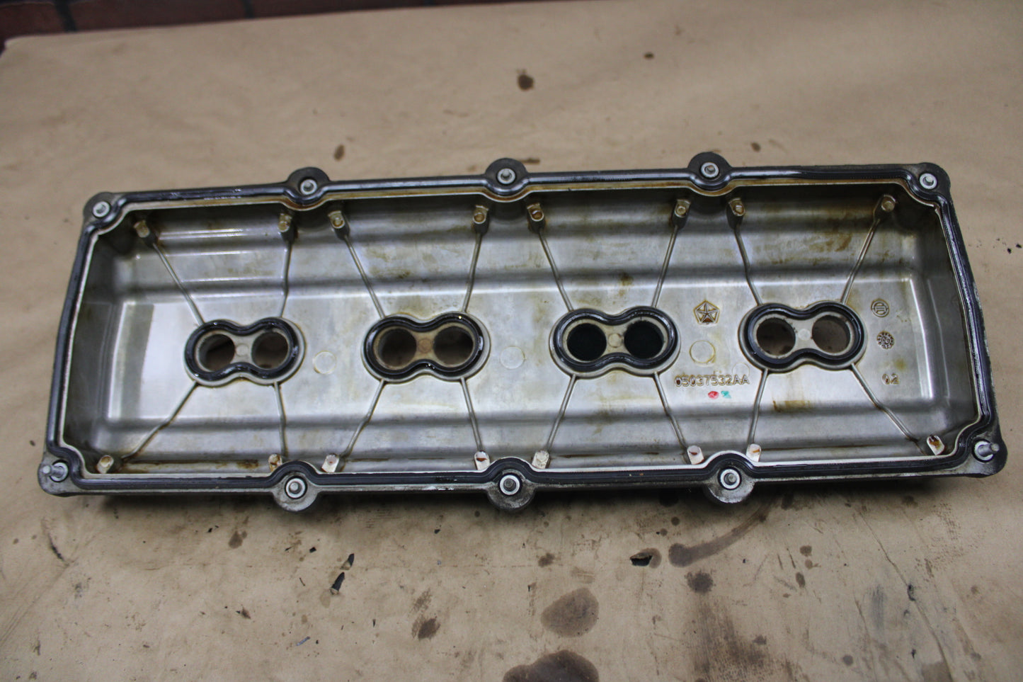 2005-2010 Mopar Dodge Jeep Chrysler OEM 6.1L SRT8 Valve Rocker Cover