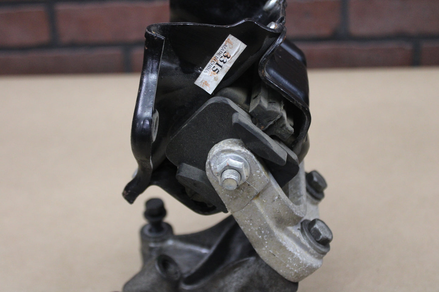 05-10 Mopar Challenger Charger 300 V8 6.1L 5.7L Motor Engine Mount Bracket Left