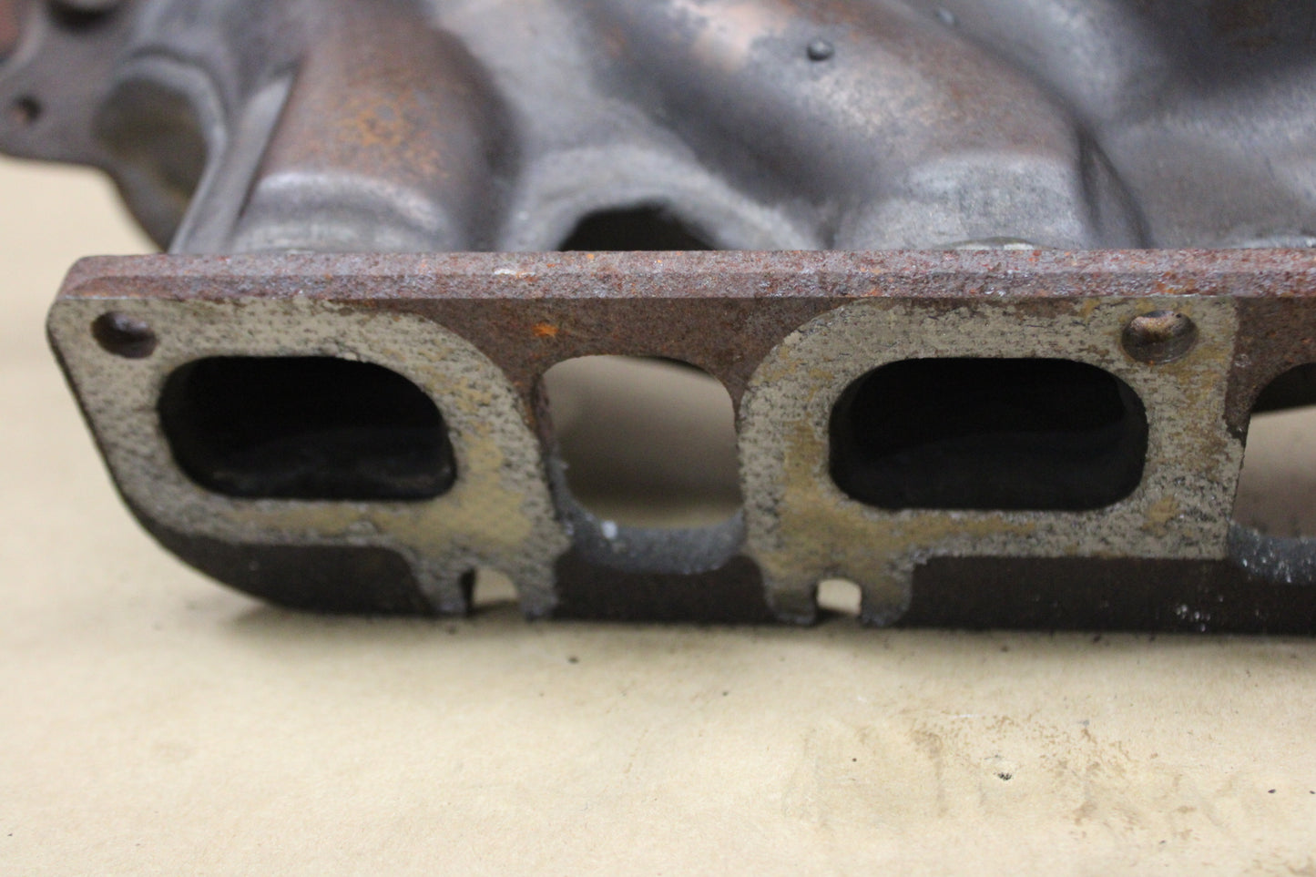 05-10 Mopar Challenger Charger 300C SRT8 6.1L Left Exhaust Manifold