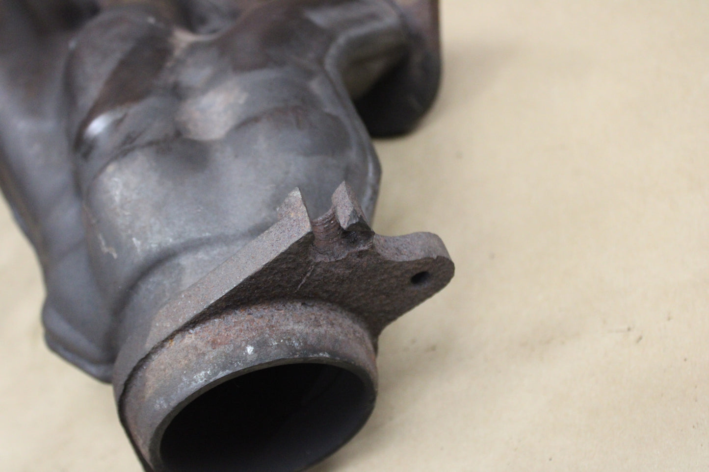 05-10 Mopar Challenger Charger 300C SRT8 6.1L Left Exhaust Manifold