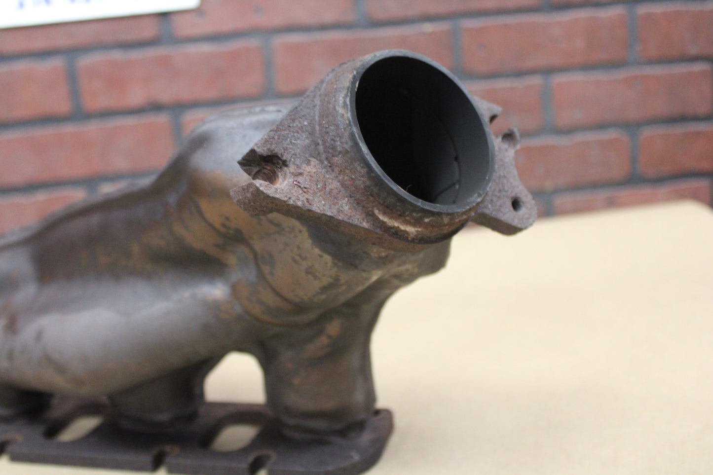 05-10 Mopar Challenger Charger 300C SRT8 6.1L Left Exhaust Manifold