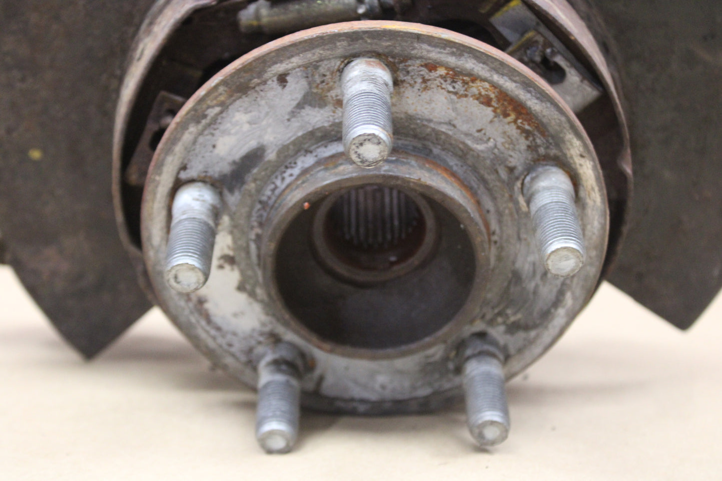 06-10 CHARGER MAGNUM 300 SRT PASSENGER RH REAR SPINDLE KNUCKLE