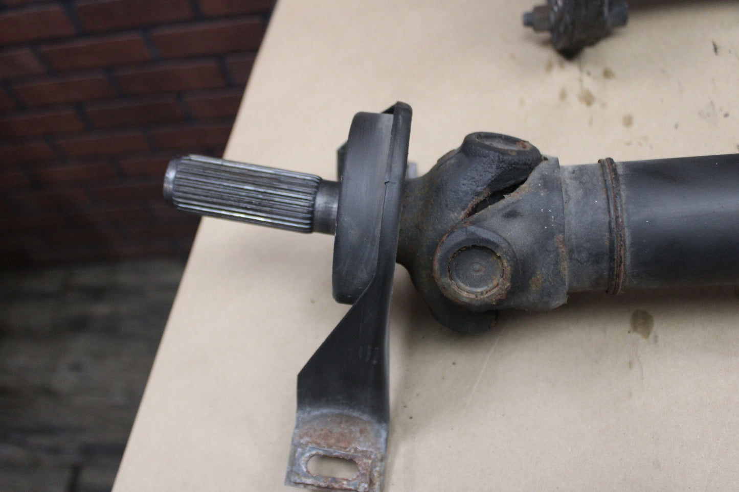 05-08 CHRYSLER 300C SRT8 6.1L OEM REAR AXLE WHEEL DRIVE SHAFT 5037640AB