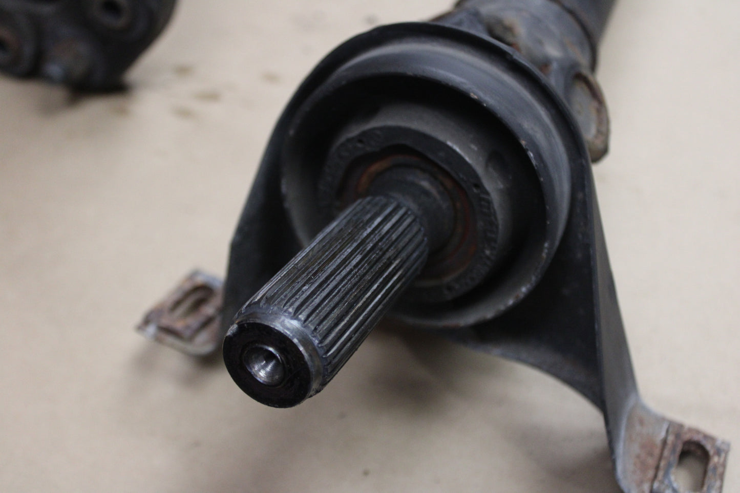 05-08 CHRYSLER 300C SRT8 6.1L OEM REAR AXLE WHEEL DRIVE SHAFT 5037640AB