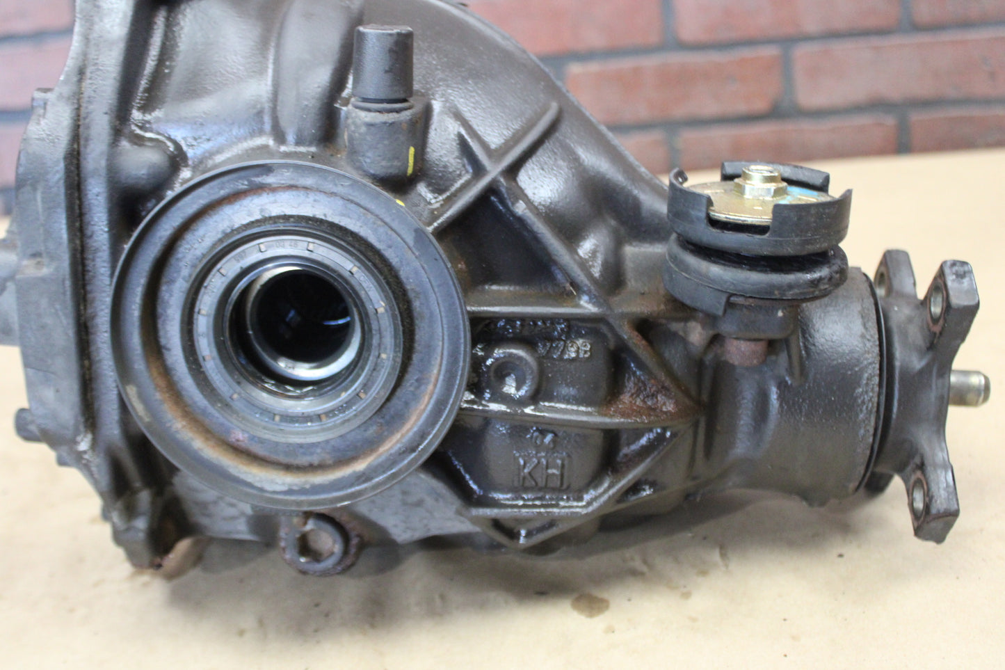05-08 CHRYSLER 300C SRT8 6.1 OEM REAR AXLE 4 Bolt OPEN DIFFERENTIAL CARRIER 3.06