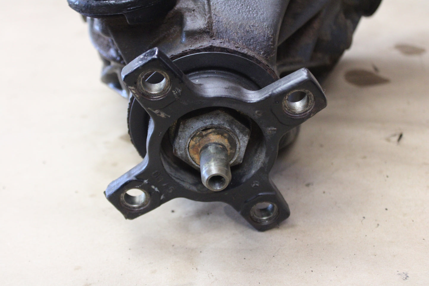 05-08 CHRYSLER 300C SRT8 6.1 OEM REAR AXLE 4 Bolt OPEN DIFFERENTIAL CARRIER 3.06