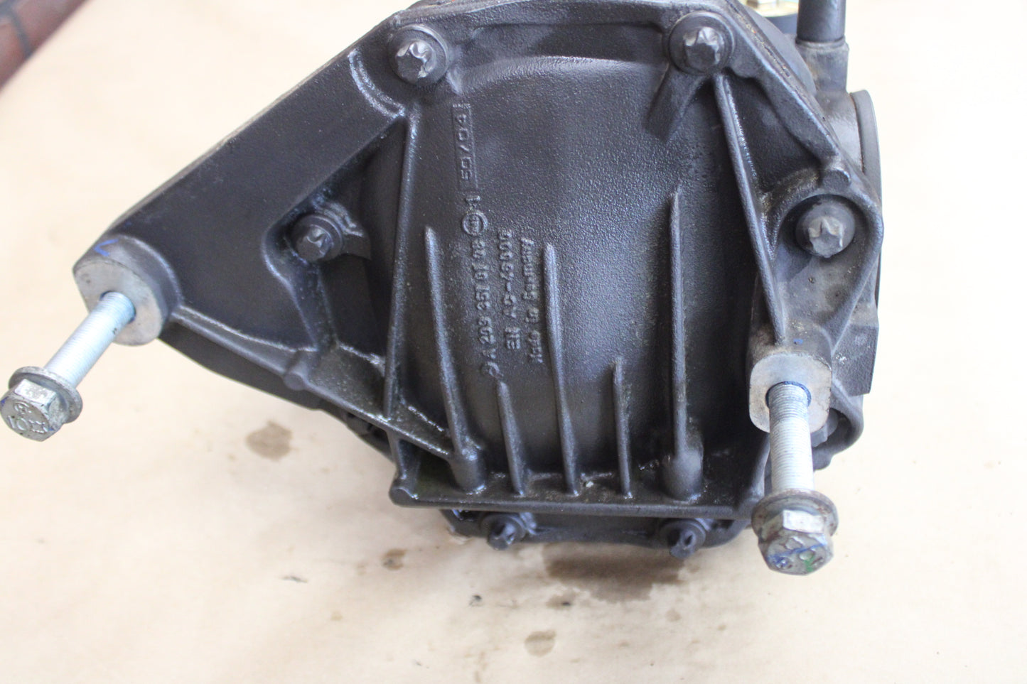 05-08 CHRYSLER 300C SRT8 6.1 OEM REAR AXLE 4 Bolt OPEN DIFFERENTIAL CARRIER 3.06